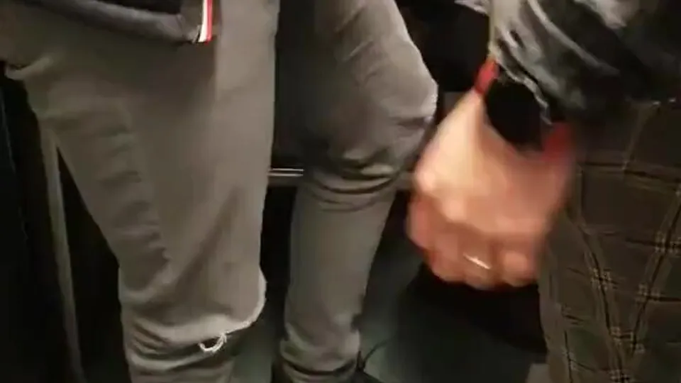 Bulging in the metro - ThisVid.com