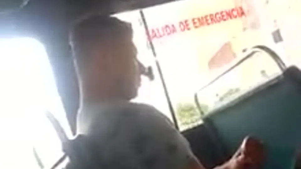Bus Wanker - video 2 - ThisVid.com