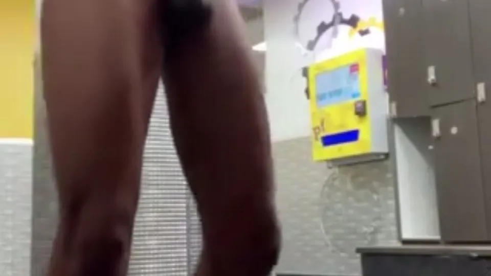 Bussin a nut in gym locker room - ThisVid.com