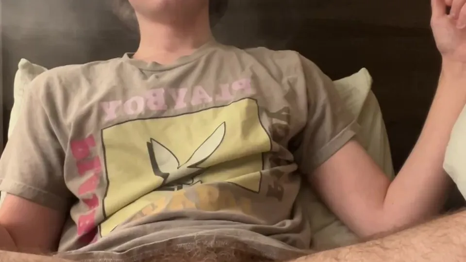 BWC twink vapes and shoots a load - ThisVid.com