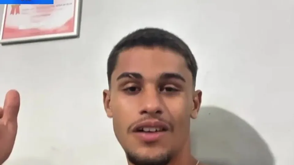 Cafuçu bruto bate punheta na chamada e goza pra fake - ThisVid.com