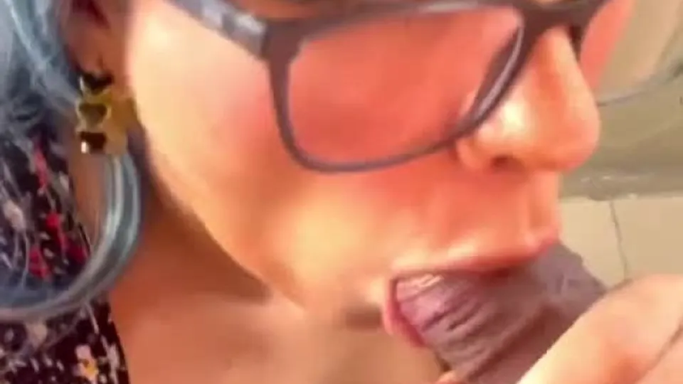 Camila Patinoa nua e gostosinha chupando a pica e colocando na buceta