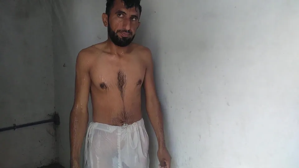 Can't be too shy in the shower - ThisVid.com
