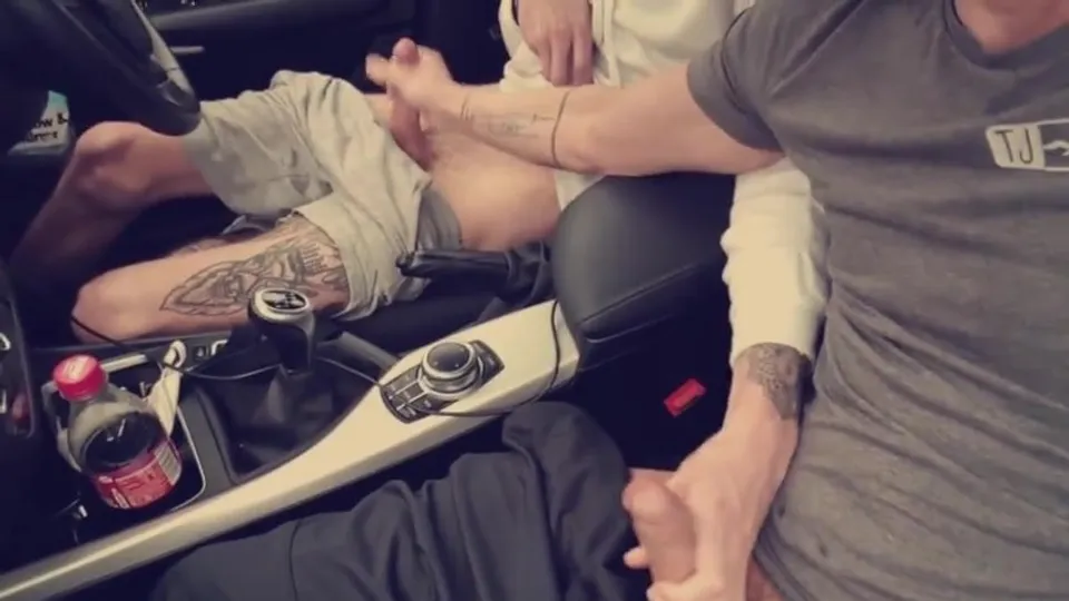 Car cruising ends with a hookup and a nice mutual wank - ThisVid.com