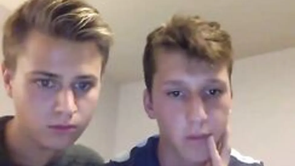 caught 2 twinks sucks boys porn
