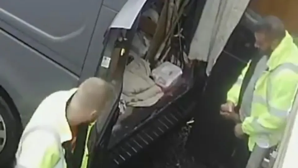 Caught by coworker and CCTV - ThisVid.com