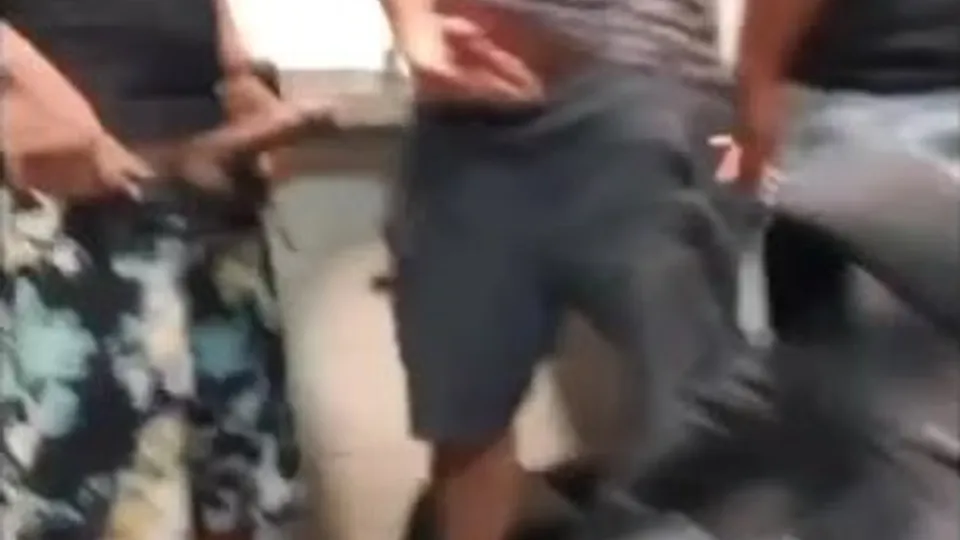 Caught by the police public bathroom cruising - ThisVid.com