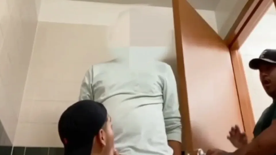 Caught in a Cruise - ThisVid.com