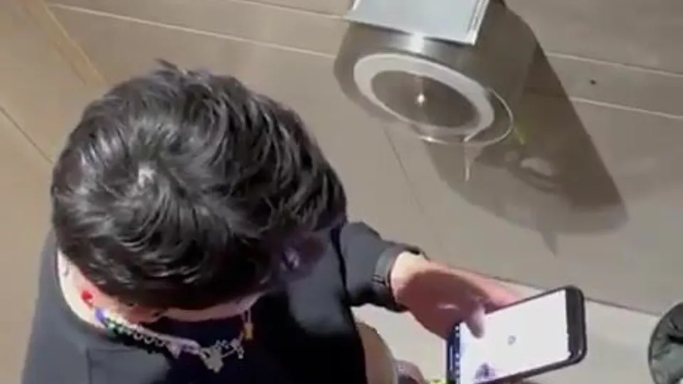 Caught man jerk in toilet 15 - ThisVid.com