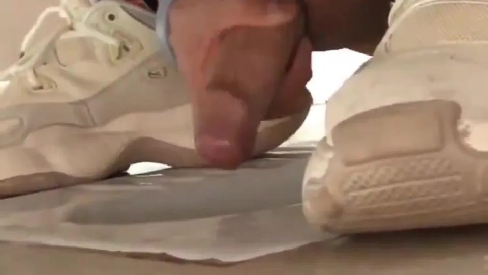 Caught my chinese roommate jerking off in the toilet - ThisVid.com