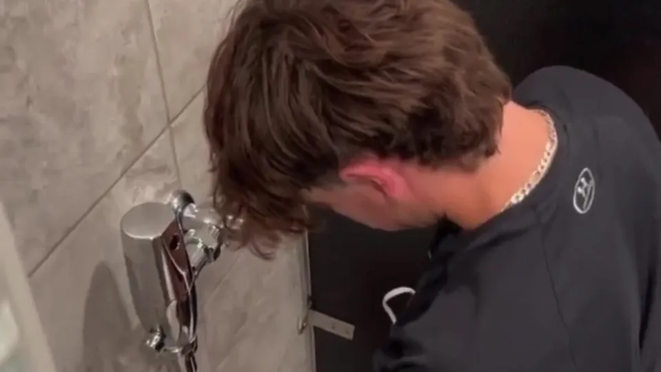 Caught pissing - video 45 - ThisVid.com