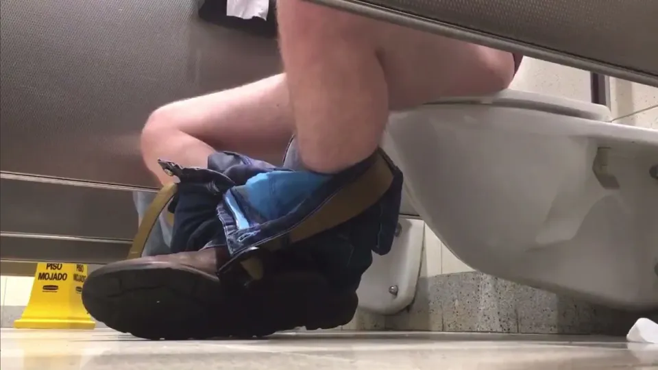 CAUGHT STR8 PUBLIC STALL JERK AND CUM SHOT - ThisVid.com