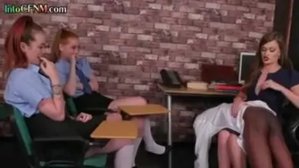 College Girls Jerk Off Black Guy in Group