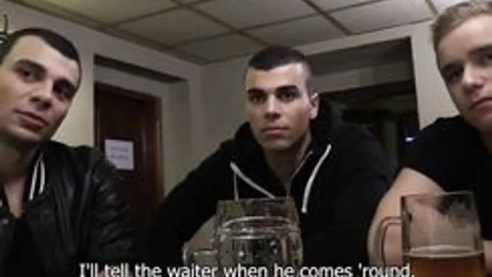 Ragazzi Twink si Masturbano in Casa