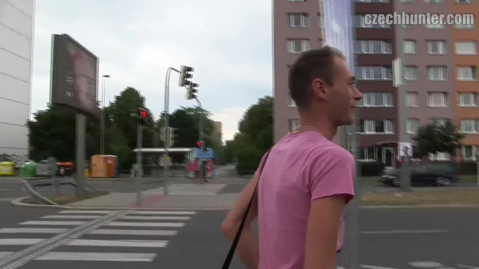 CH 370, Camera guy pays a young guy in a pink "Visions of Paradise" T, to suck and be