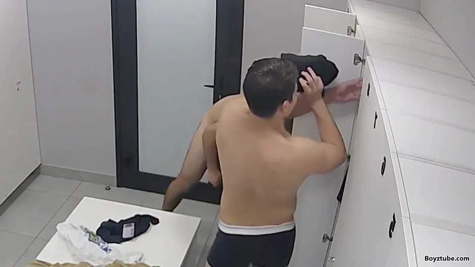 Changing room - video 44 - ThisVid.com