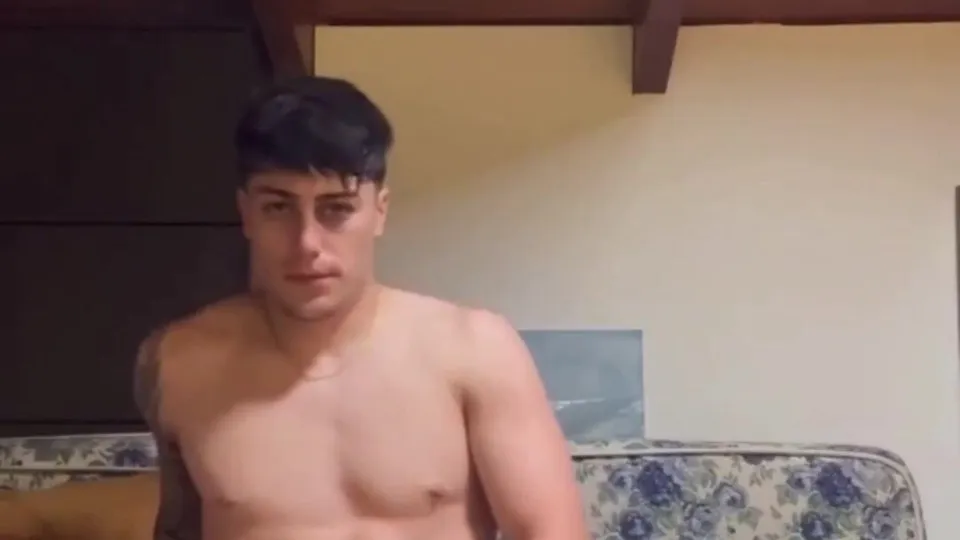Chico hetero hot experimentando por cam - ThisVid.com