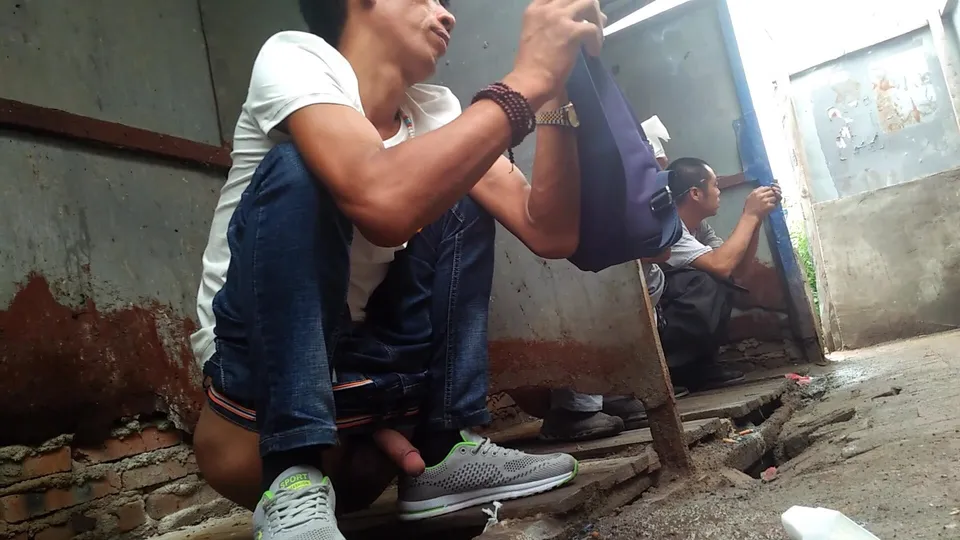 Chinese boy toilet spy30 - ThisVid.com