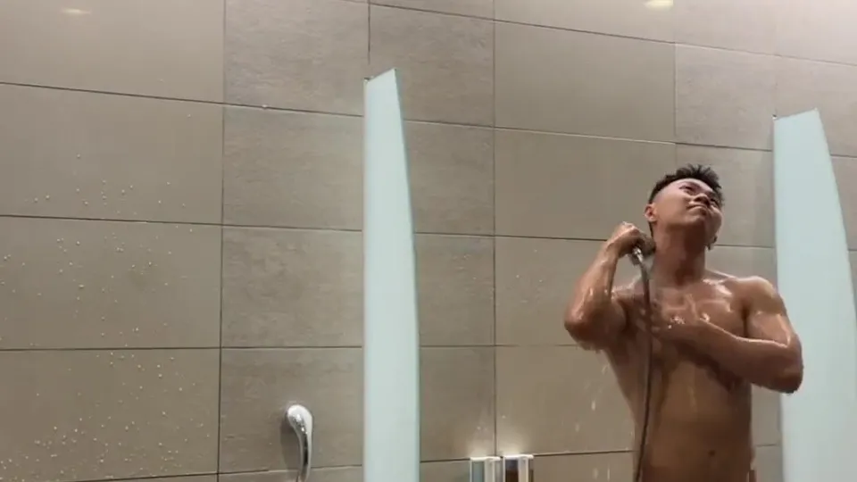 Chinese boys cruising in onsen - ThisVid.com