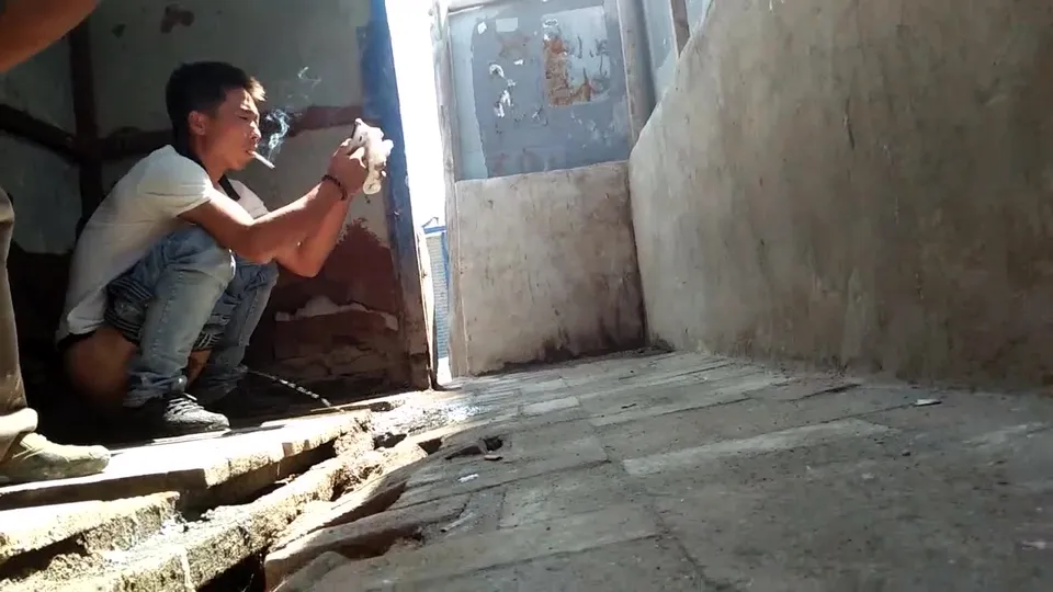 CHINESE BOYS POOPING IN TOILET 4 - ThisVid.com