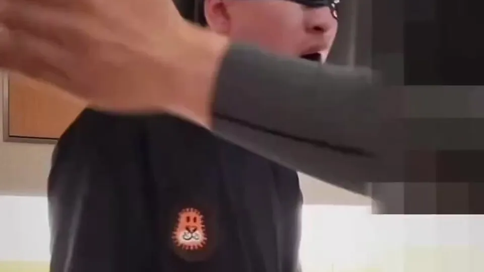 Chinese man get face slap a lot - ThisVid.com