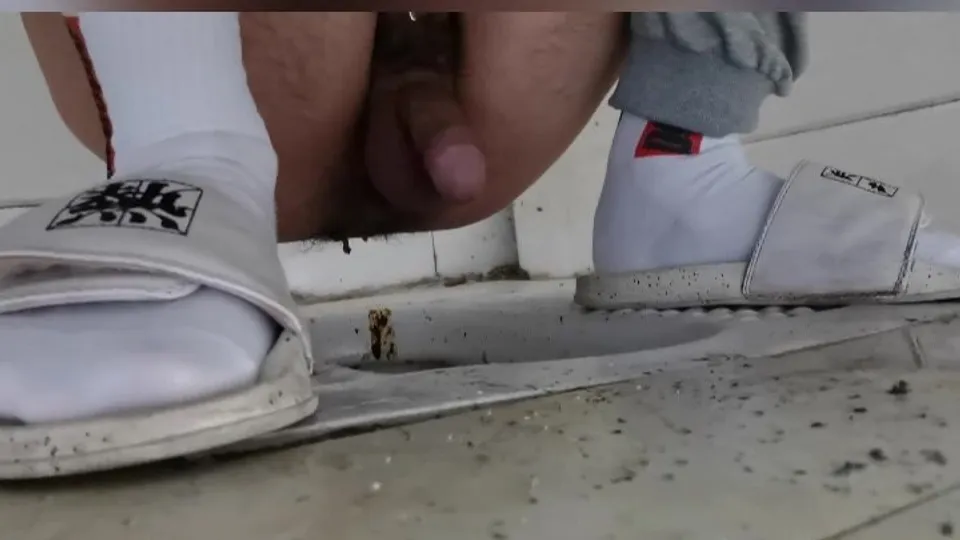 Chinese sport student pooping - ThisVid.com