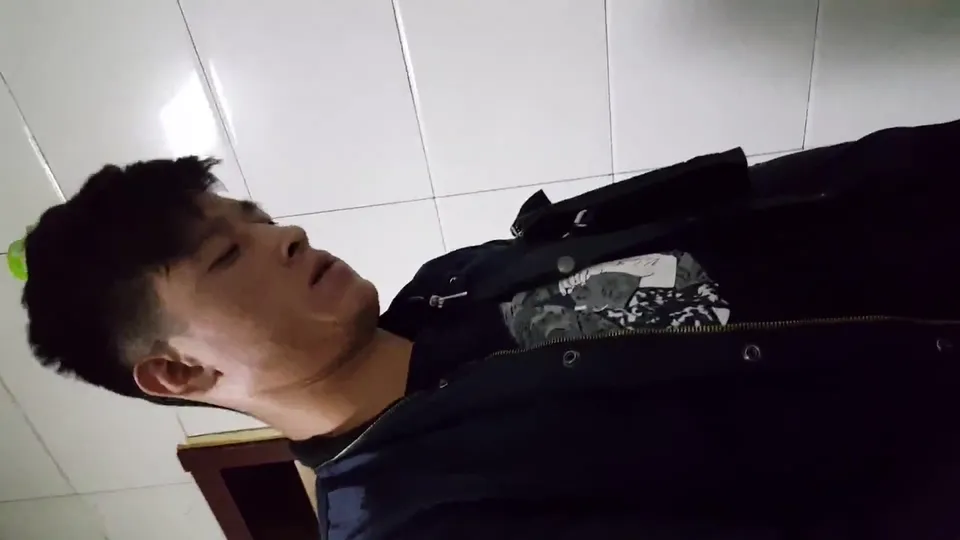 CHINESE URINAL SPY - video 4 - ThisVid.com