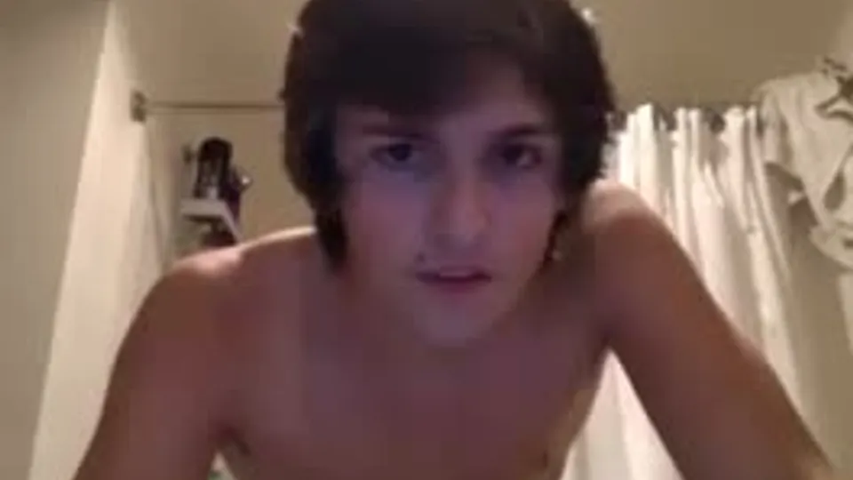 Chittychatboy  - 18yo american boy take a shower