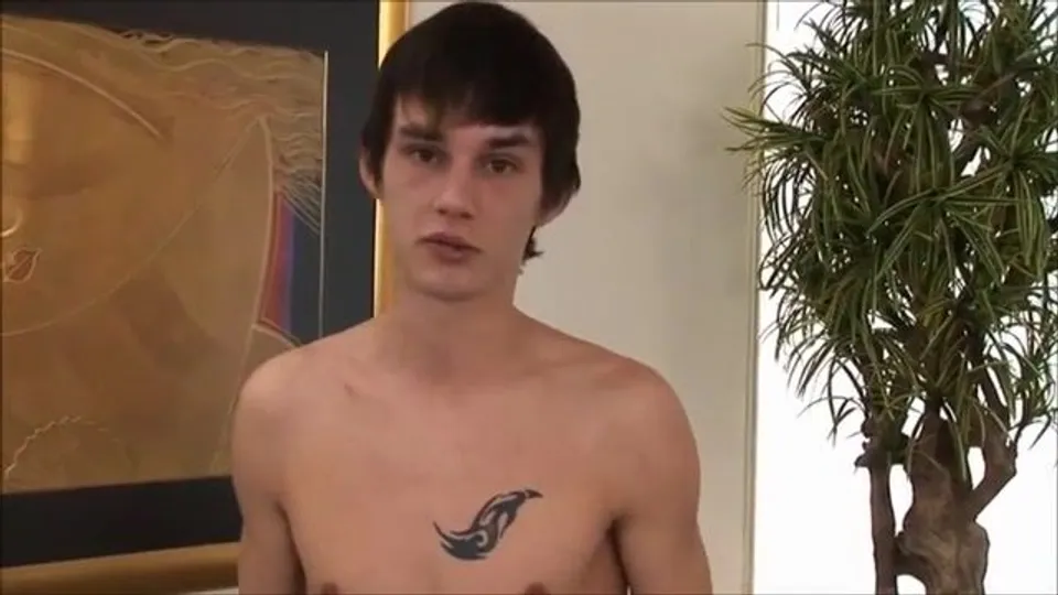 克里斯：少年自慰，精液射在肚子上