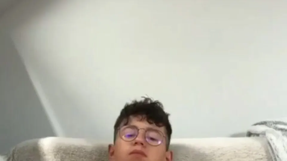 Chubby dude jerking big dick