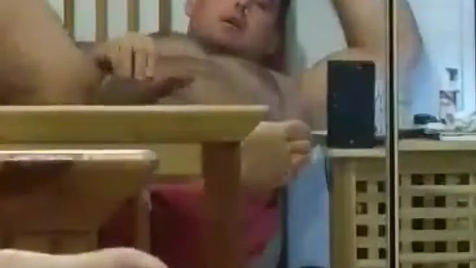 Chubby guy with small cock fantasizes about his internet girlfriend - ThisVid.com