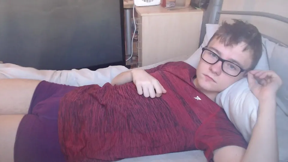 Chubby nerd is cumming