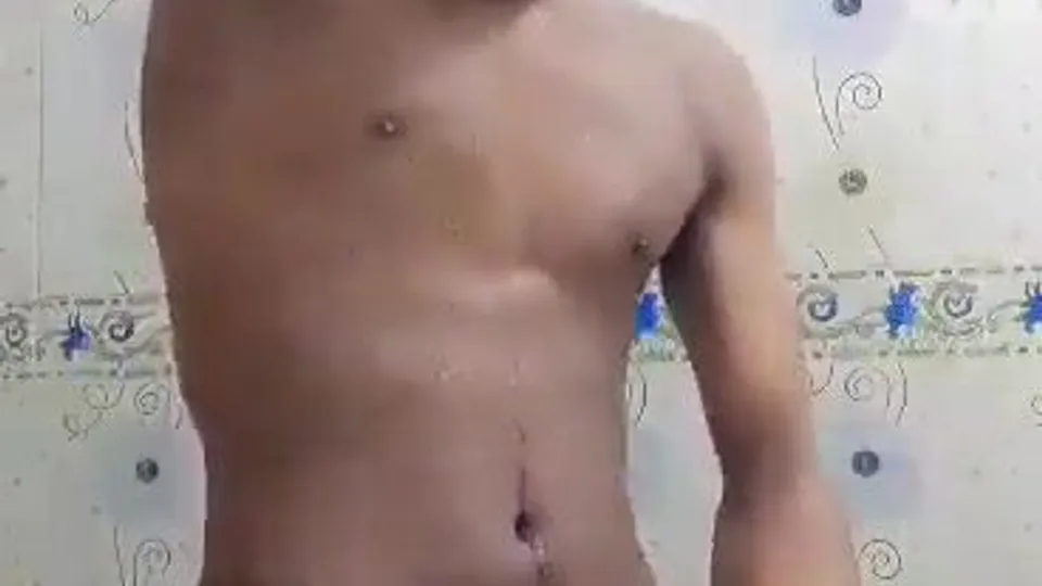 Ragazzo Muscoloso Asiatico Solo