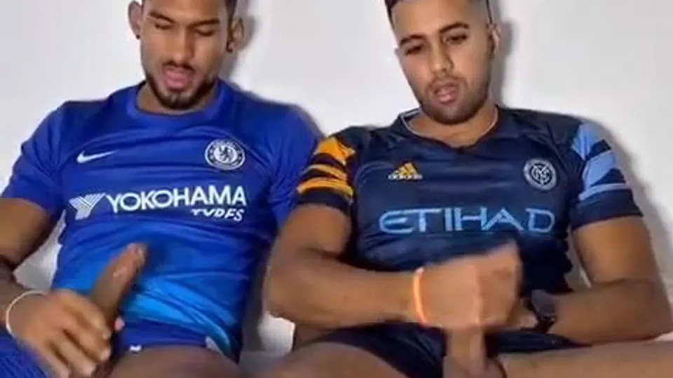 Close buddies sharing a pussy toy - ThisVid.com