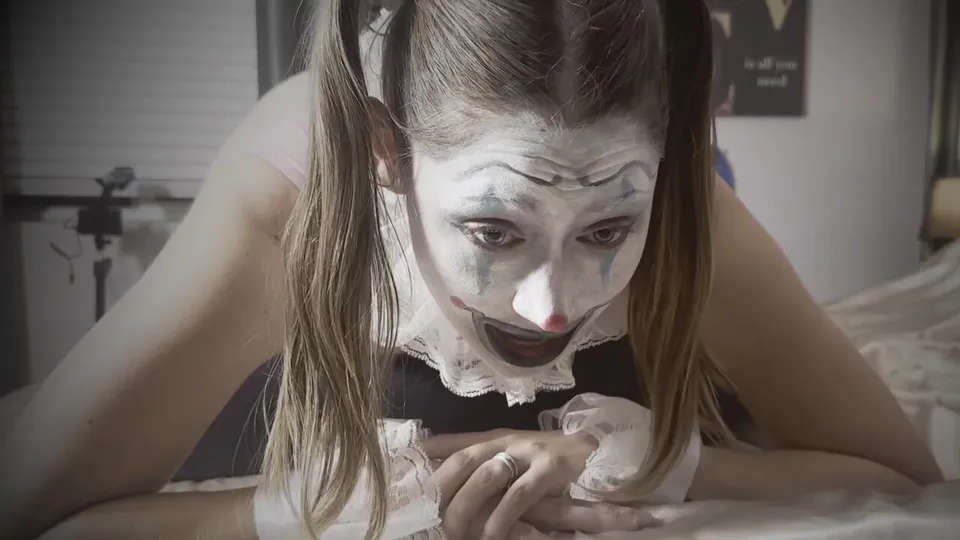 Clown Eats Out Amateur