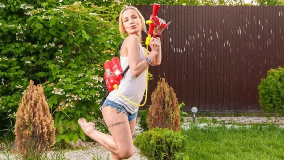 Club Sweethearts | Squirt Gun And Pussy Fun (Tea Mint)