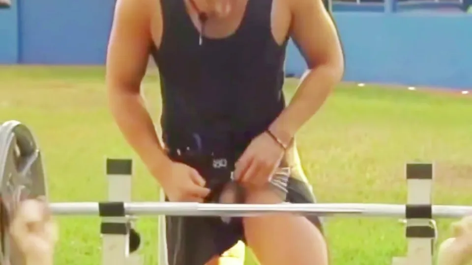 CMNM: Hot reality star quickly flashes cock on TV - ThisVid.com