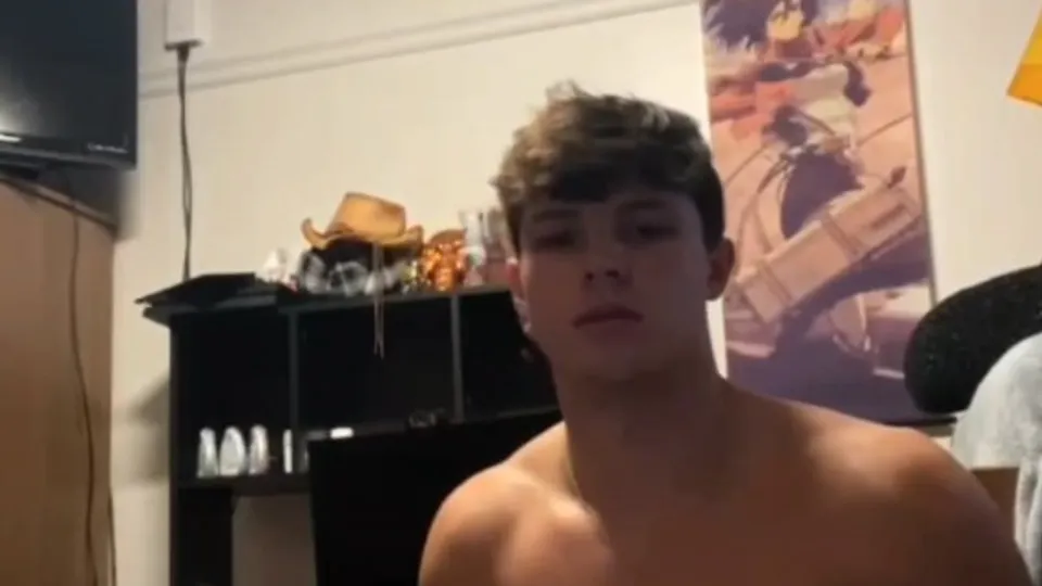 Cocky alpha himbo gets baited - ThisVid.com