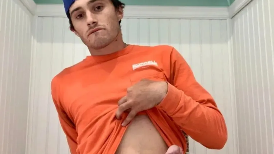 Cocky straight guy and his throbbing cock - ThisVid.com