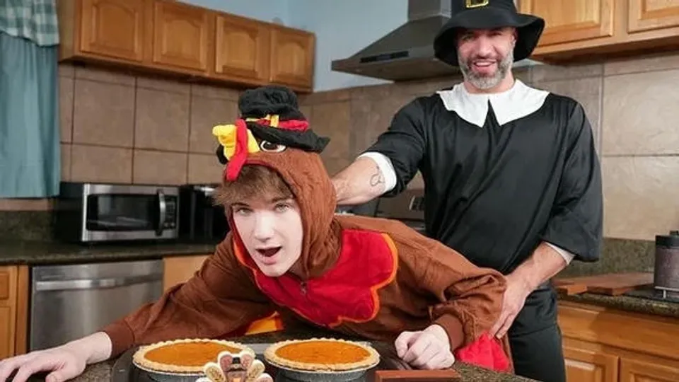 Cole Connor & Nicholas Michaels: Raw Thanksgiving Stuffing