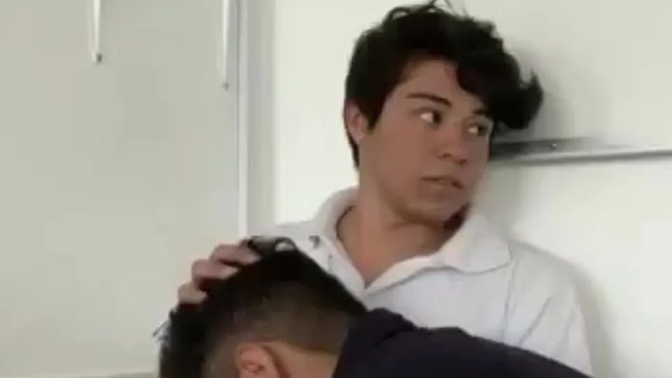 College students get caught sucking in classroom - ThisVid.com