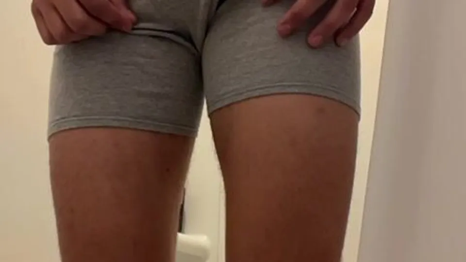 College twink wets his undies