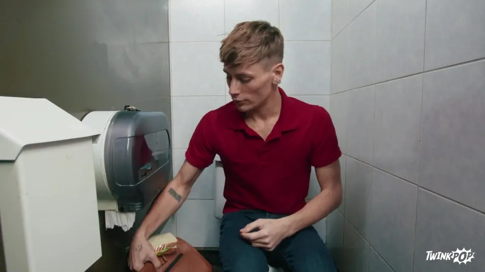 College Twinks' Bathroom Encounter