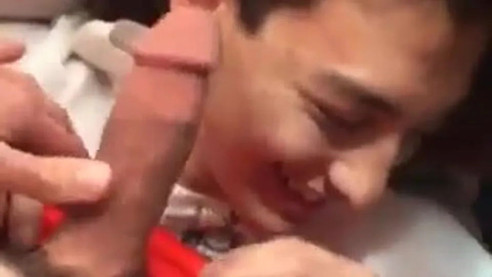 Come on bro just put it in your mouth - ThisVid.com