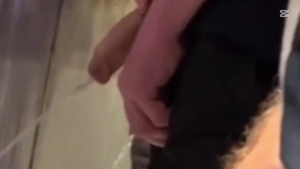Compilación vergones en el orinal espiados - video 2 - ThisVid.com