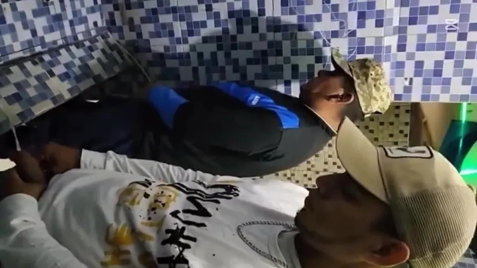 Compilación Vergones mexicanos en el orinal 3 - ThisVid.com