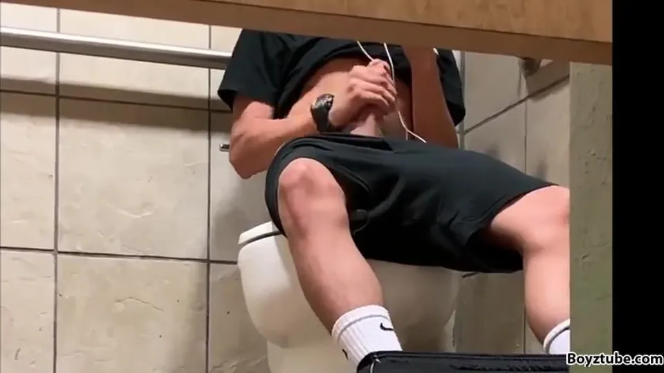 Compilation: 14 guys jerking off in public bathrooms - ThisVid.com
