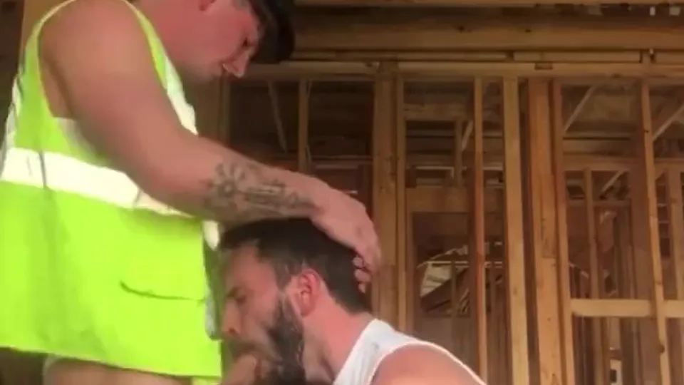 Construction site blowjobs feel great - ThisVid.com