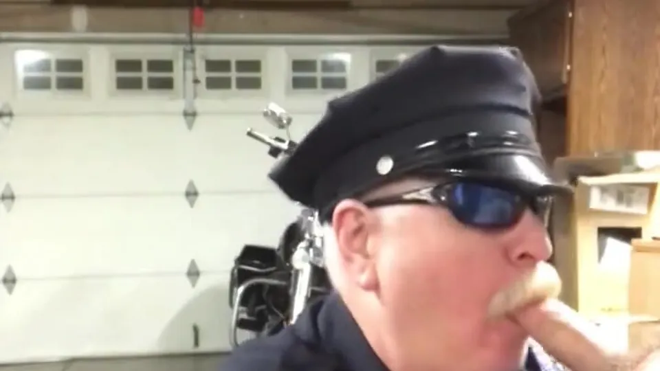 Cop Blowjob - ThisVid.com
