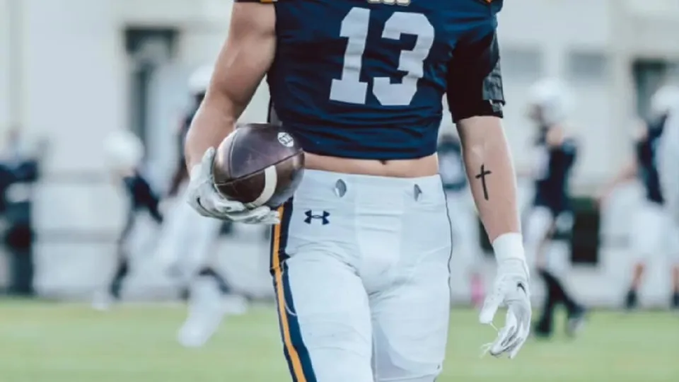 Country football player - ThisVid.com